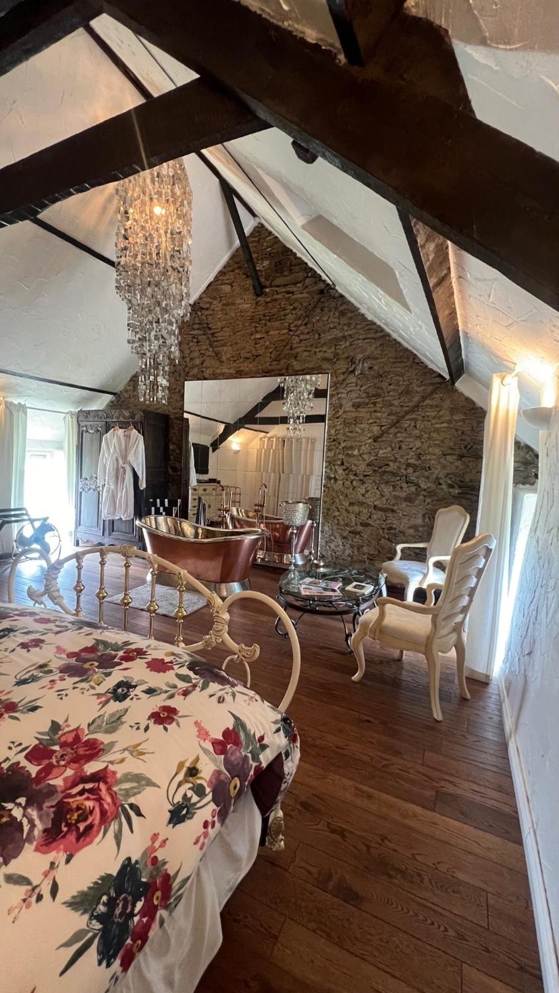 Chez Thomas 7 Route Du Monde Ancien Bed & Breakfast Saint-Georges-D'Aunay Dış mekan fotoğraf